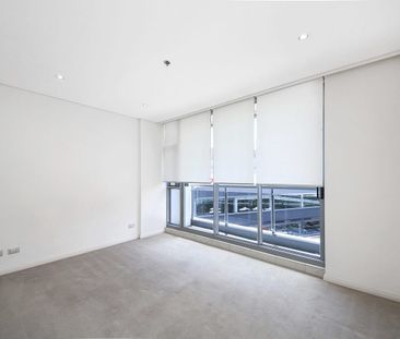 Spacious North Facing +Study (2.7x2.3m) + Large Storage Cage - Photo 5