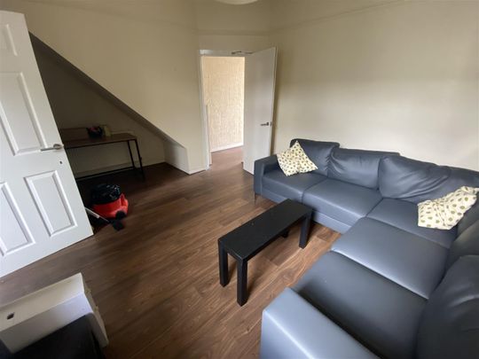 House For Rent Raymond Terrace, Pontypridd - Photo 1
