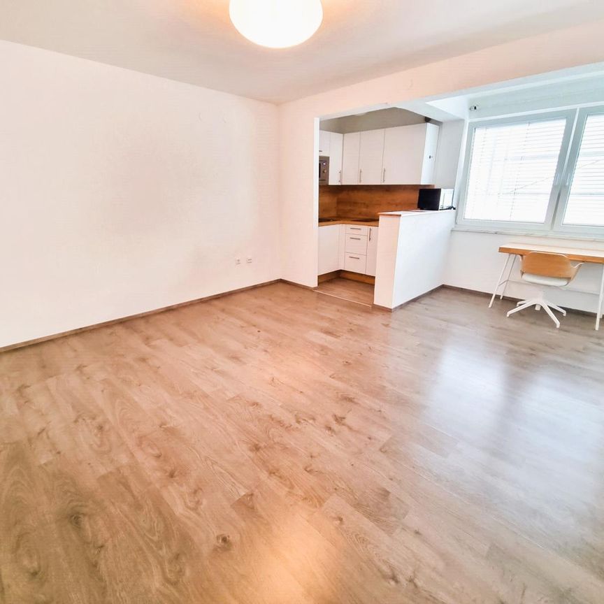 Schöne Garçonnière mit Einbauküche und Parkplatz in Salzburg-Parsch - Photo 1