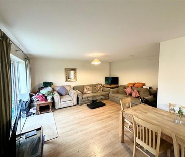House share to rent - Photo 2