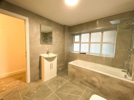 3 bedroom flat to rent - Photo 2