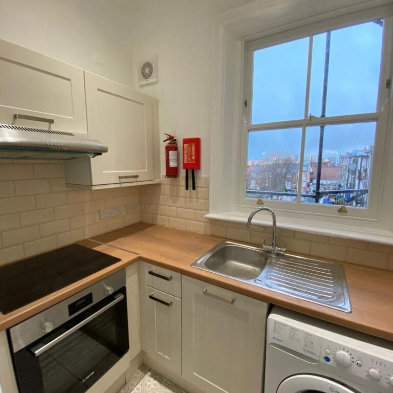 Studio to rent - Photo 1