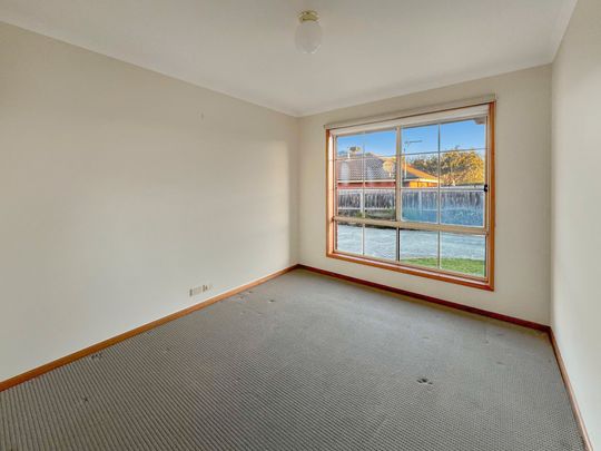 2/5 Arbour Grove, Belmont - Photo 1