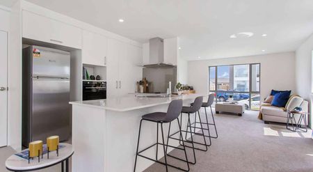 Four Bedroom Beauty! - Photo 2