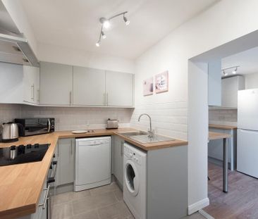 1 bedroom in a house share to rent - Photo 3