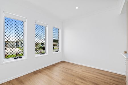 Beautiful Near-New Home for Rent: Modern Living Awaits! - Photo 3