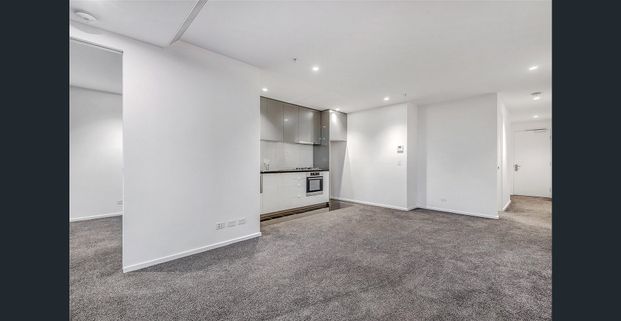 Spacious Two Bedroom Apartment with Northerly Views! - Photo 1