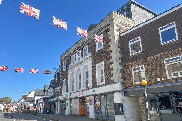 The Broadway, Crowborough - Photo 1