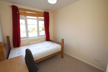 7 Bedroom Student House – Surbiton (Raeburn Avenue, KT5 9BW) - Photo 3