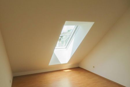 Große Dachgeschosswohnung mit 3 Zimmern und Terrasse! - Photo 5