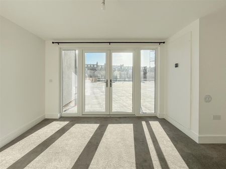 Flat 48, 4 Martin Court, Hastings, TN34 1EF - Photo 3