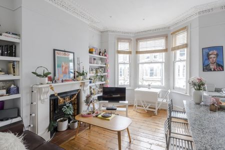 2 bedroom flat to rent - Photo 2