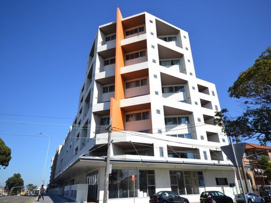 SUNNY BRIGHT AND THREE BEDROOMS APARTMENT AVAILABLE NOW! ! ! - Photo 1