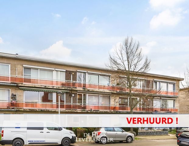 Volledig, stijlvol gerenoveerd 2-slpk appartement te huur in de Buizegemwijk te Edegem ! - Photo 1