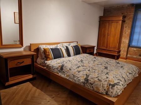 1 Bed Flat, Shad Thames, SE1 - Photo 2