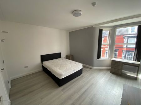 Room in a Shared House, Ampthill Road, L17 - Photo 2