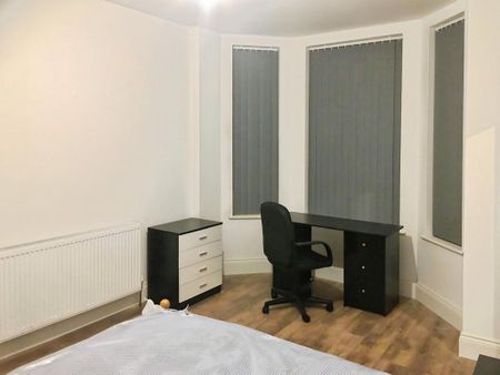 7 bedroom semi-detached house to rent - Photo 2