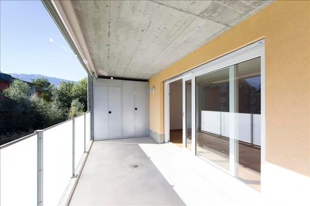 "Living in the Green!" - Photo 5