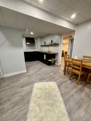 For Lease - 16 Eastman Crescent, Newmarket, Ontario - Photo 1