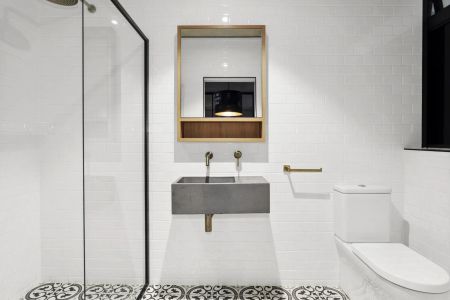 Industrial-Chic Apartment in Kingston's Iconic Warehouse Development - Photo 4