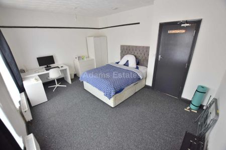 6 bedroom terraced house to rent - Photo 2