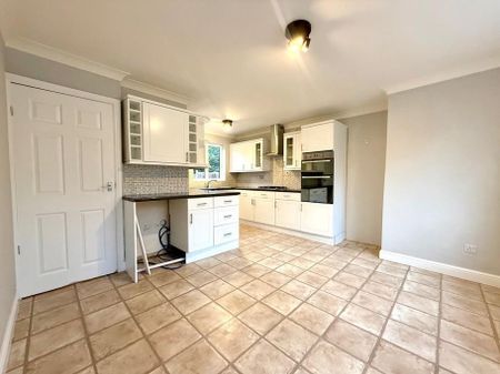 4 bedroom terraced house to rent - Photo 4