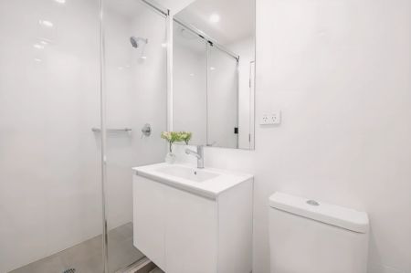 Deluxe Studio with Double Bed - East(High floor Level 16-20 ) - Photo 3