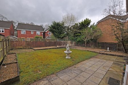 Oak Tree Drive, Rogerstone, Newport - Photo 4