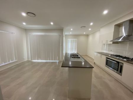 Modern 4 Bedroom Duplex&excl;&excl; - Photo 4