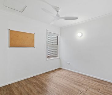 Stunning Two-Bedroom Villa with City Views in a Quiet Complex - Photo 5