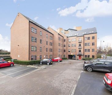2 bedroom Flat To Let - Photo 3