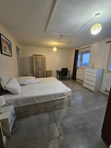 Room in a Shared Flat, Harrington Square, NW1 - Photo 2