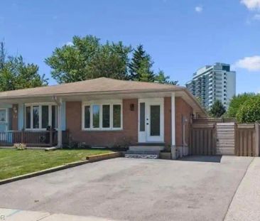 92 CONNELLY Drive Unit# Lower | 92 CONNELLY Drive Unit# Lower, Kitc... - Photo 1