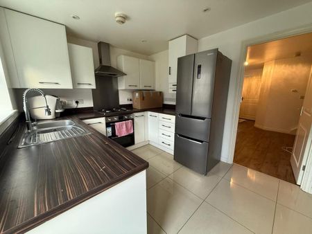 3 bedroom terraced house to rent - Photo 4