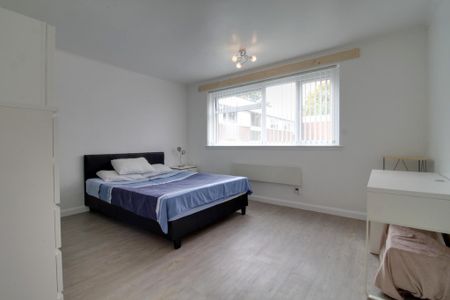 Lloyd Square, 16 Niall Close, Edgbaston - Photo 3
