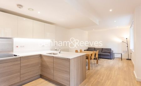 2 Bedroom flat to rent in Ashton Reach, Surrey Quays, SE16 - Photo 3