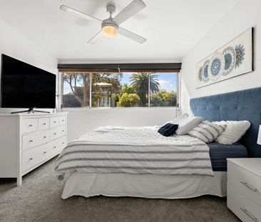 Spacious Family Home with Pool, Multiple Living Areas and Outdoor E... - Photo 2