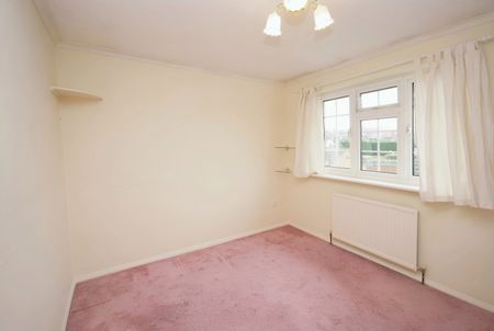 End Of Terrace House to rent - Hillside Road, Bromley, BR2 - Photo 2