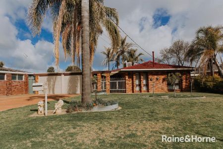 MODERN COMFORT IN A PRIME LAKE ALBERT LOCATION - Photo 5