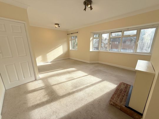 Chawton Park Road, Alton, GU34 1RQ - Photo 1