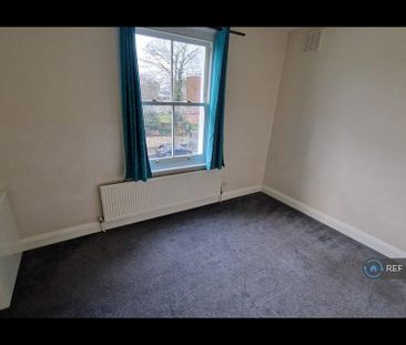 3 bedroom flat to rent - Photo 5
