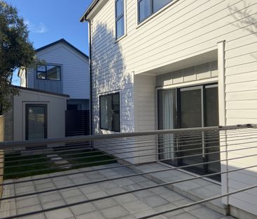 BEAUTIFUL FAMILY HOME WAITING FOR YOU! - Photo 2