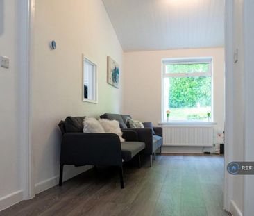 6 bedroom detached house to rent - Photo 1