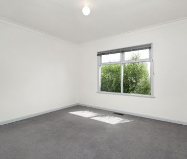 WALKING DISTANCE TO CENTRAL BALLARAT! - Photo 3