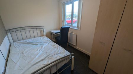 1 bedroom in a house share to rent - Photo 4