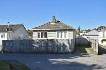 Cozy little home in a very convenient location - Photo 2