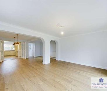Cotswold Garden, Tewkesbury, GL20 - Photo 5