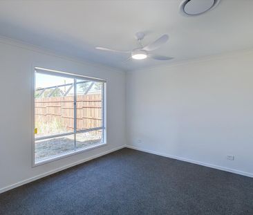Family Home in 'Affinity Estate' With Ducted Air Con System. - Photo 3