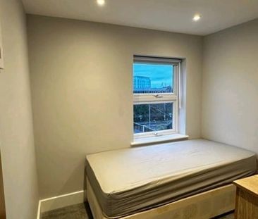 Room in a Shared House, Waldo Road, NW10 - Photo 2