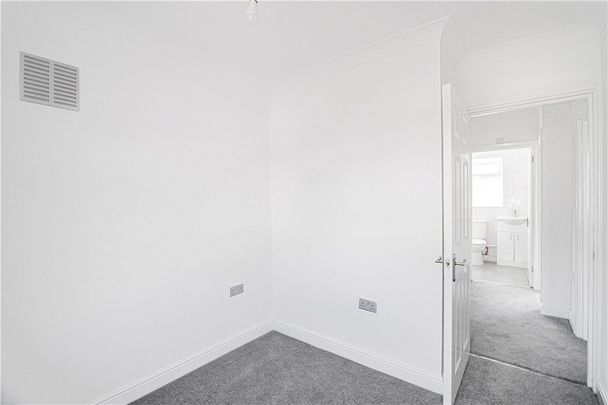 Taunton Lane, Coulsdon - Photo 1